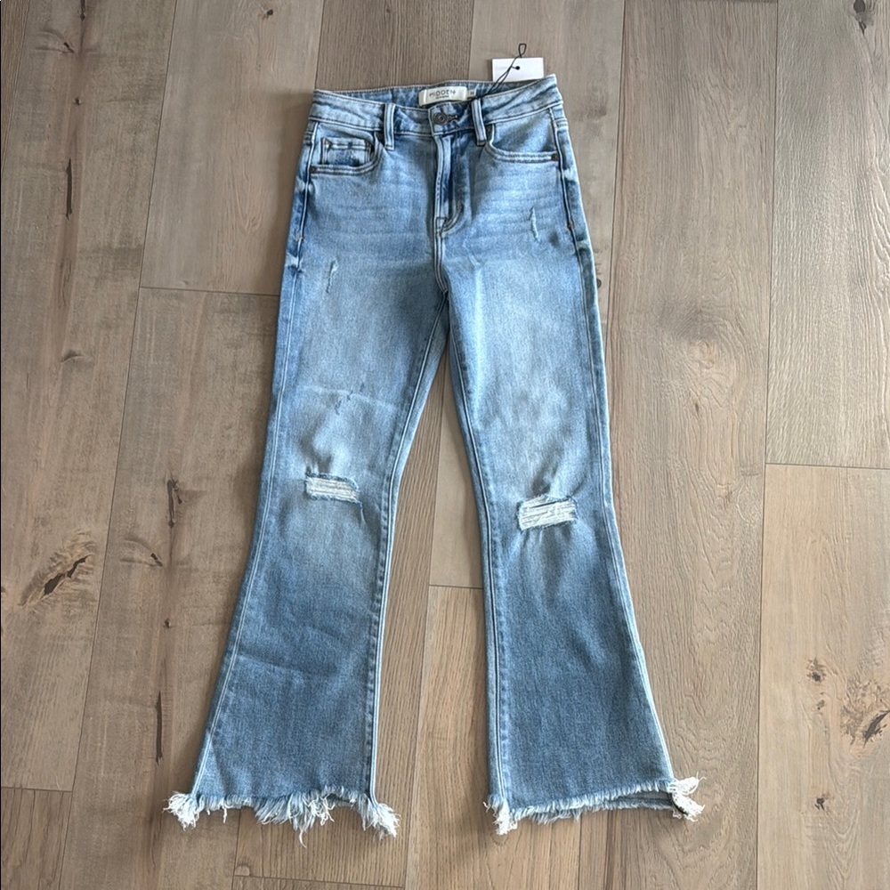 Women's hidden happiness crop flare